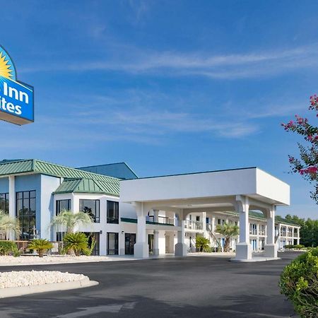 Days Inn & Suites By Wyndham Savannah Midtown Экстерьер фото