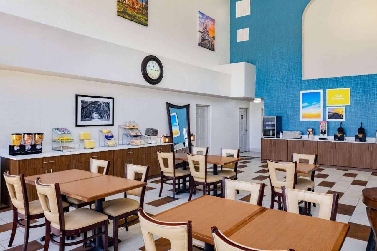 Days Inn & Suites By Wyndham Savannah Midtown Экстерьер фото