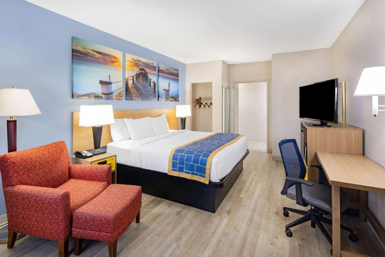 Days Inn & Suites By Wyndham Savannah Midtown Экстерьер фото