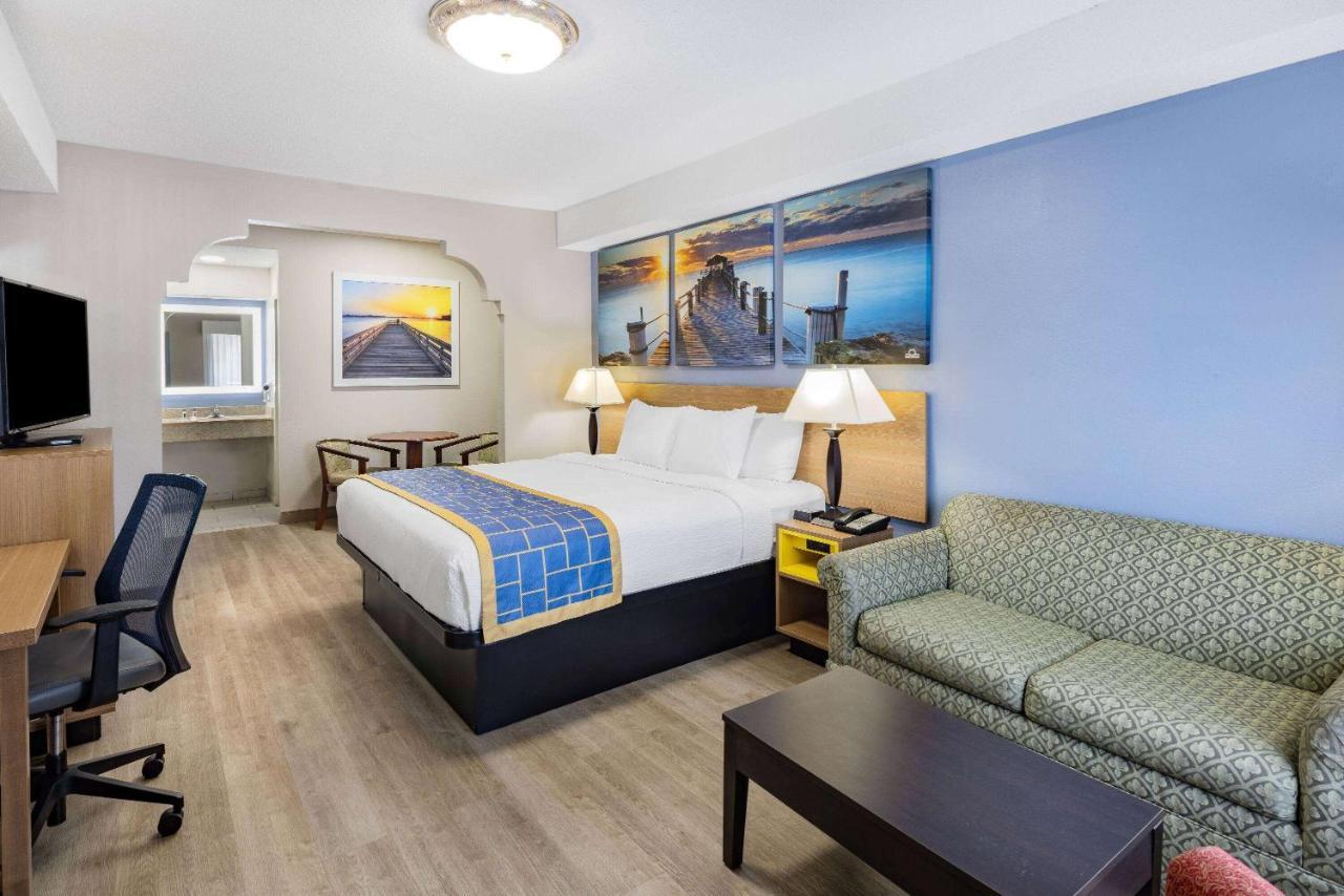 Days Inn & Suites By Wyndham Savannah Midtown Экстерьер фото