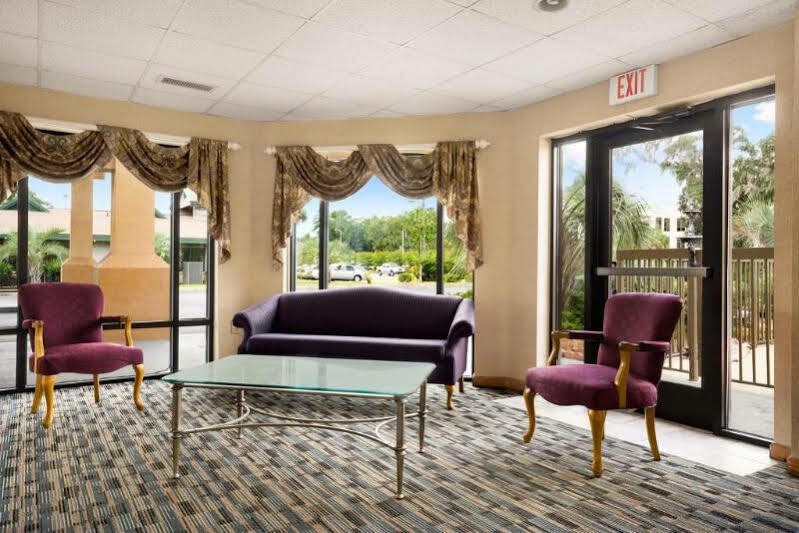 Days Inn & Suites By Wyndham Savannah Midtown Экстерьер фото